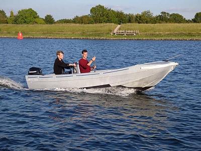 Fun Yak 450 - Waterfront Jachtcharter - Netherlands - Yacht Charter -  Boating24.Com